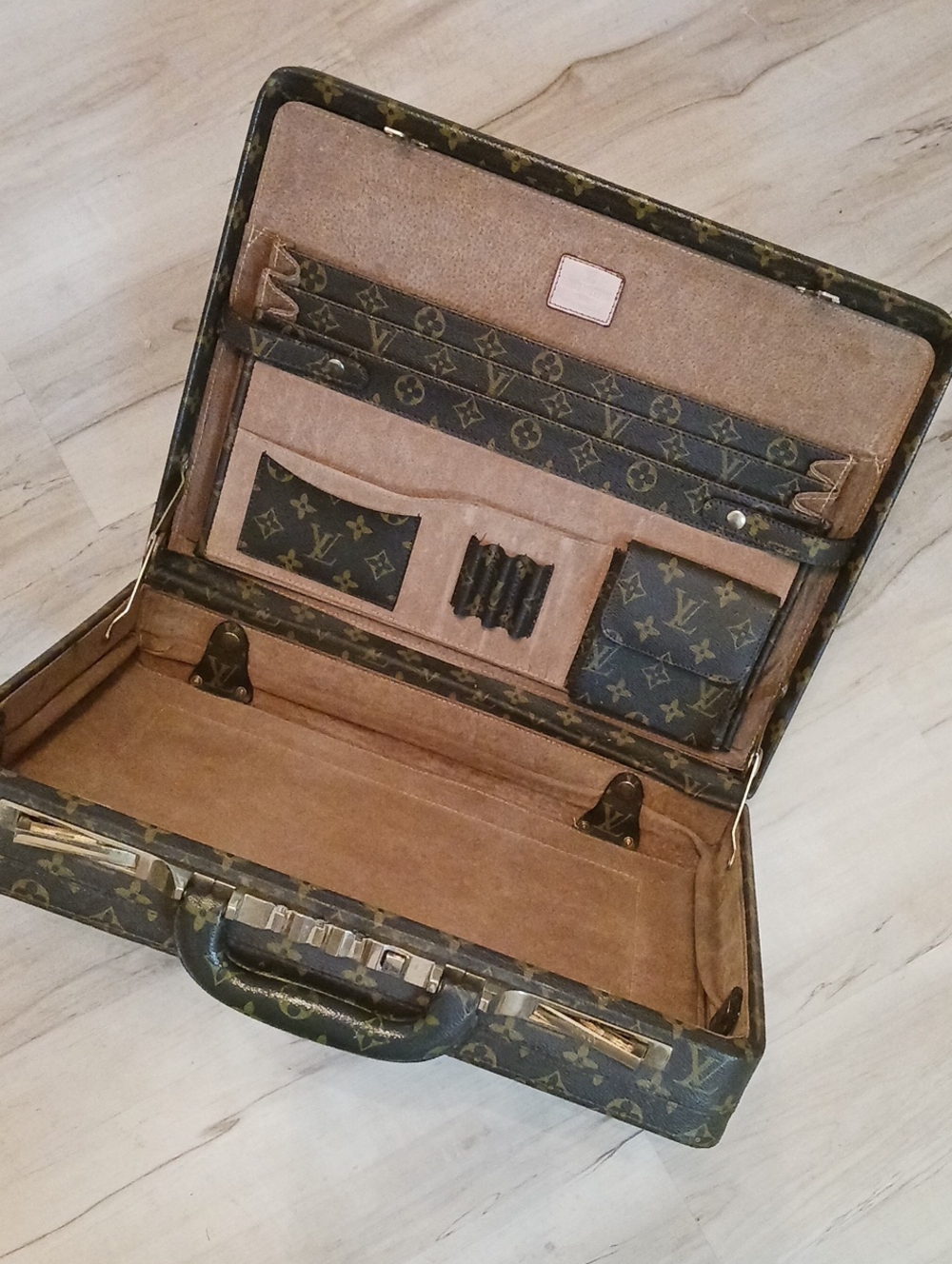 LOUIS VUITON VTG BRIEFCASE